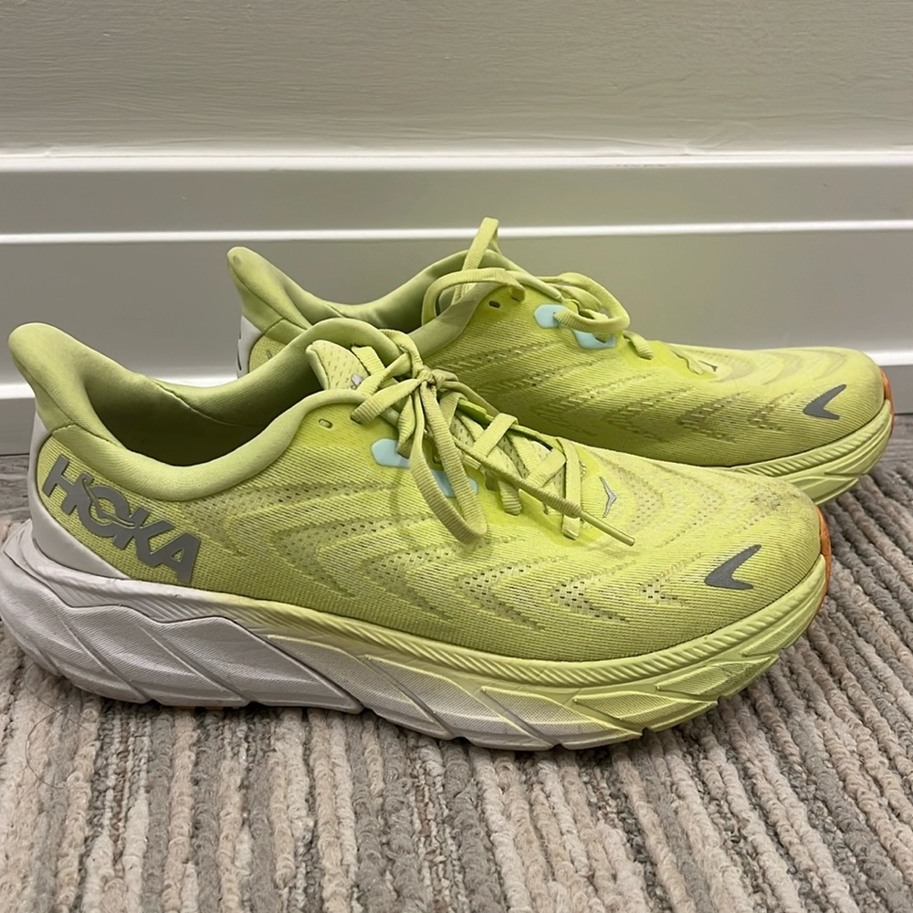 HOKA ARAHI 6 SZ 9 Neon Yellow Athletic Running Shoes EXCELLENT CONDITION